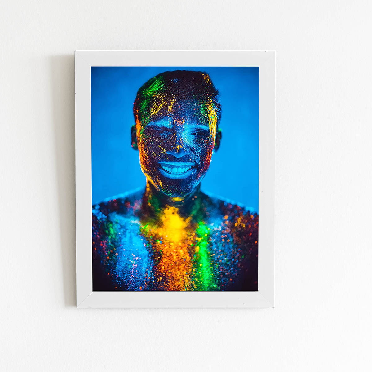 Homem com Tinta Neon Colorida Quadro Moldura Branca 60x40cm 