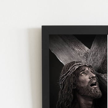 Quadro Jesus Cristo Carregando a Cruz Moldura Preta 60x40cm